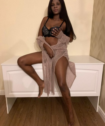 Привлекательная, страстная и опытная красотка предлагает тебе свои интимные услуги. Готова подарить тебе незабываемое удовольствие и помочь расслабиться после трудного дня. Позволь себе немного роскоши и наслаждения! 6553, 22 года